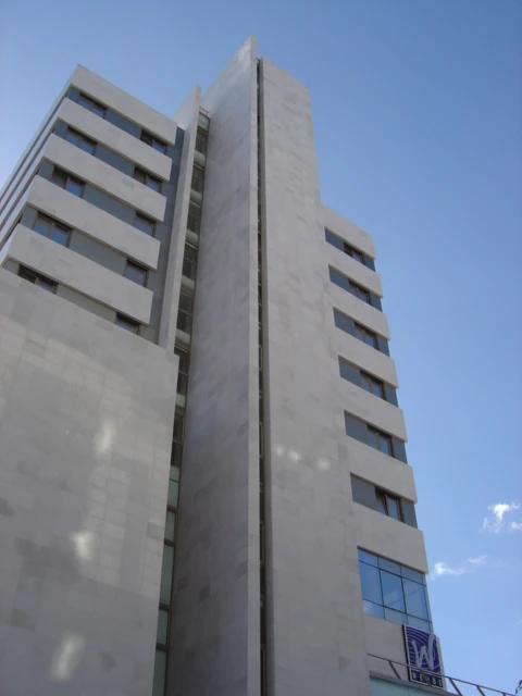 Edificio Wehbe — comercio y torre